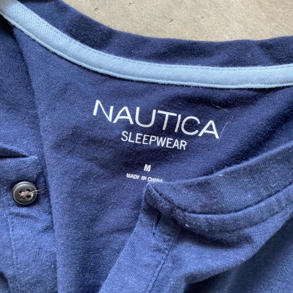 5/$25 Nautica soft jersey sleep shirt medium. - Picture 2 of 4